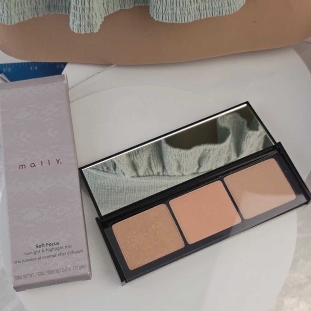 Mally Soft Focus Lowlight Highlight Trio Highlighter Makeup